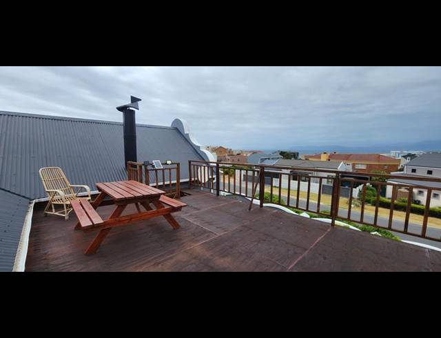 4 BEDROOM HOUSE FOR SALE IN PERLEMOENBAAI